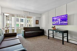 Game Day Ready Walk to Big House, U-M Campus & UM Hospital - Ann Arbor - 2