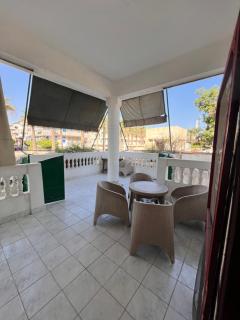 Cozy airconditioned two bedroom apartments شقق فندقية مكيفة للإيجار - 6