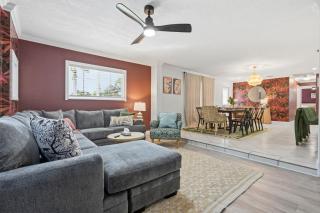 Sleeps 16 Golf Simulator Pickleball Pool Spa - 2