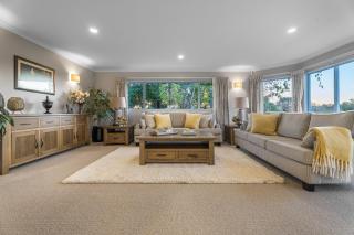 The Pond House by Homello Spacious Country Retreat with Pool & Pond - 3