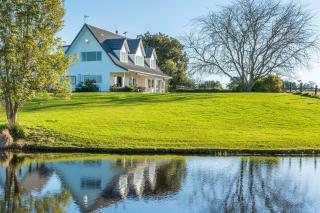 The Pond House by Homello Spacious Country Retreat with Pool & Pond - 0