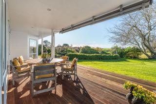 The Pond House by Homello Spacious Country Retreat with Pool & Pond - 7