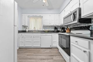 Luxury Living On Macotera Place - 6