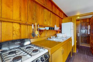 Jack at Carol's Cabanas -Gold Standard Certified - 3