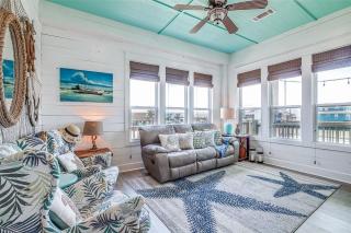 Escape Gulf Views Tiki Bar Sleeps 14 - 4