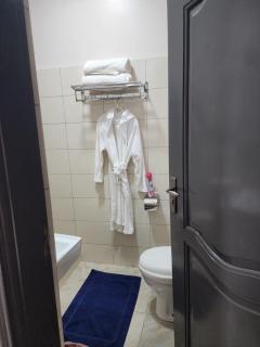 Modern Homely Spacious Apartment with Parking - 8