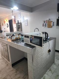 Modern Homely Spacious Apartment with Parking - 3