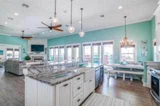 Escape Gulf Views Tiki Bar Sleeps 14 - 1