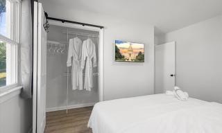 Upscale Old Town Views 3BD Lux - 3