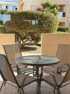 HolidayHome-Sleeps4-Poolside-Close Local Amenities - 8