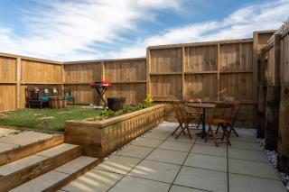 Stunning Self-contained Apartment - 9