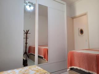 Apartamento em Pitangueiras a 100 metros da praia - 2 vagas de garagem - 9