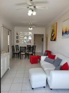 Apartamento em Pitangueiras a 100 metros da praia - 2 vagas de garagem - 6