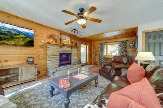 Pet-Friendly Gatlinburg Retreat with Community Perks - 5