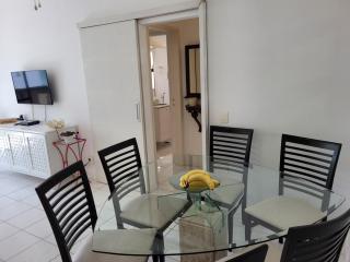 Apartamento em Pitangueiras a 100 metros da praia - 2 vagas de garagem - 3