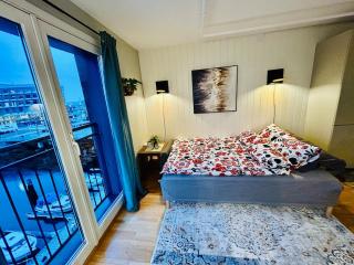 Top-Floor Riverside Penthouse-Parking - 1 min sentralstation - 1