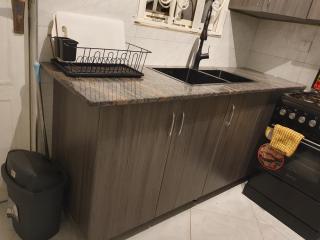 Big H Apartments - 2 bedrooms - 2 bathrooms - Sittingroom - kitchen - free parking- free wifi - Fully furnished - 7