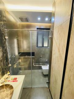 Goldcrest Luxurious Apartment - 9