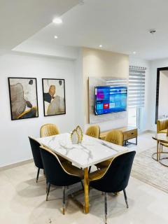 Goldcrest Luxurious Apartment - 7