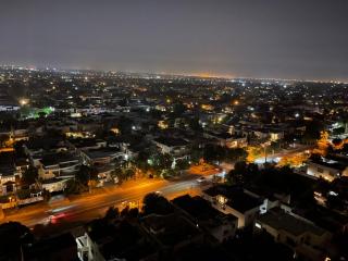 Goldcrest Luxurious Apartment - 5