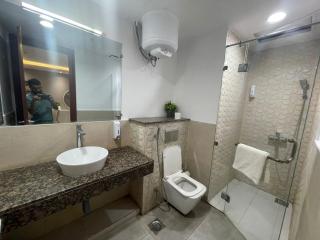 Goldcrest Luxurious Apartment - 2