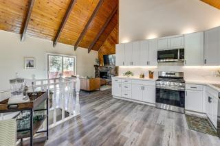 Deck and Views Modern Cabin Near Lake Arrowhead! - 4