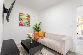 Sophisticated 3BR with Outdoor Retreat - 3