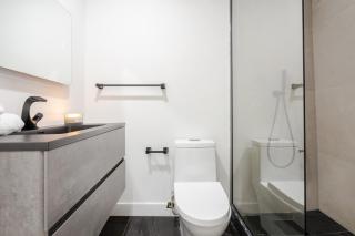 Sophisticated 3BR with Outdoor Retreat - 7