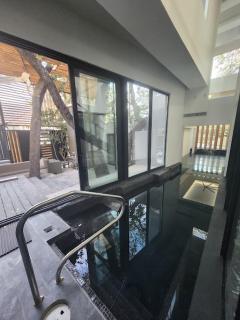 Modern home at Oaks Hill Country Club - 8