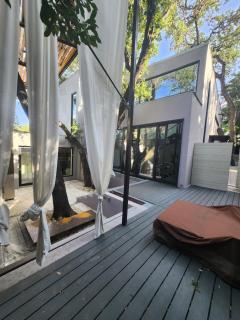 Modern home at Oaks Hill Country Club - 9