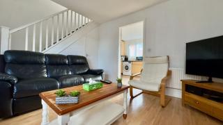 Liverpool Huntscross Home from Home Sleeps 4 Free Parking Pass the Keys - 9