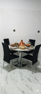 Maison confortable au plein milieu d'Oujda, bien équipée et sécurisée avec 2 chambres et salon moderne et un garage pour le véhicule, cuisine et un douche moderne et une toilette marocaine - 5