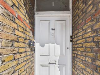 Modern 4-Bed Retreat-Piccadilly Line-Sleeps 9 - 6