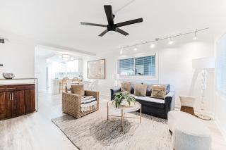 Boca Intercoastal Stay by Aureum, Pool, Gym, Walk to Beach - 9