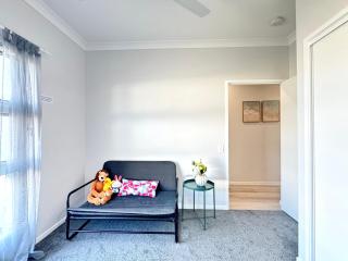 Hillcrest Retreat - Cozy Studio with Private Entry - 5