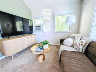Elegant NW Portland Suites - Central Walkable Stay - Portland - 0