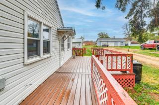 Walk to Restaurant and Bar Home with Deck in Gary - 9