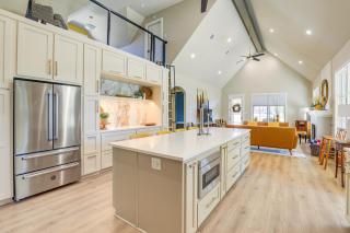 Walk to Shops and Winery! Stylish Dtwn Ovilla Home - 2