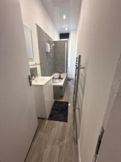 Modern 2 bedroom apartment - 6