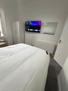 Modern 2 bedroom apartment - 3