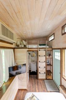 Tiny house on Flower Farm in downtown Atlanta - 8