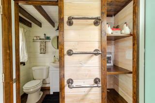 Tiny house on Flower Farm in downtown Atlanta - 6