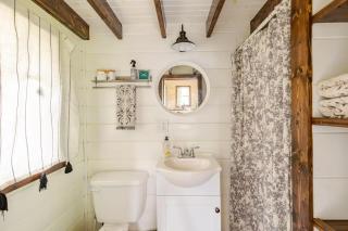 Tiny house on Flower Farm in downtown Atlanta - 3