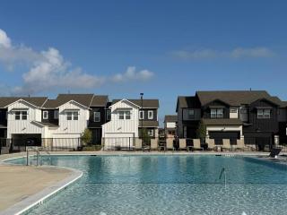 Spacious 4BR Oasis - Pool - Patio - 8 Min to Kalahari - 0