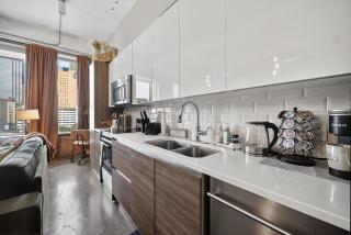 Modern-Chic Loft in Heart of Dallas - 9