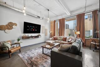 Modern-Chic Loft in Heart of Dallas - 5