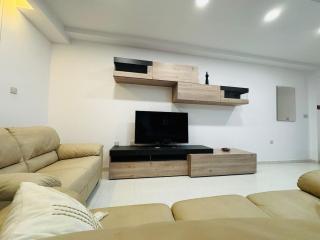 Bright and airy penthouse - 7