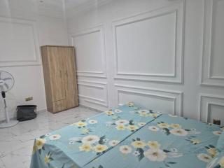 Une chambre salon avec cuisine - 0