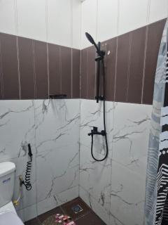 Une chambre salon avec cuisine - 1