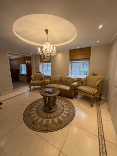 The Elegant Hyde Park Residence - 3